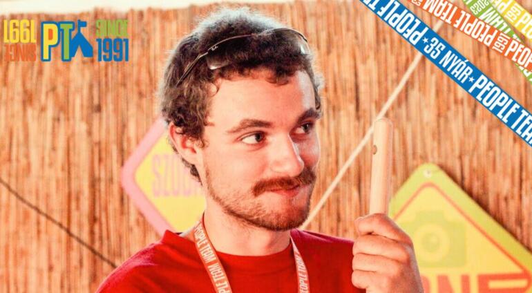 Megbízhatóság – Segít a társainak a PT-értékek szerint dolgozni